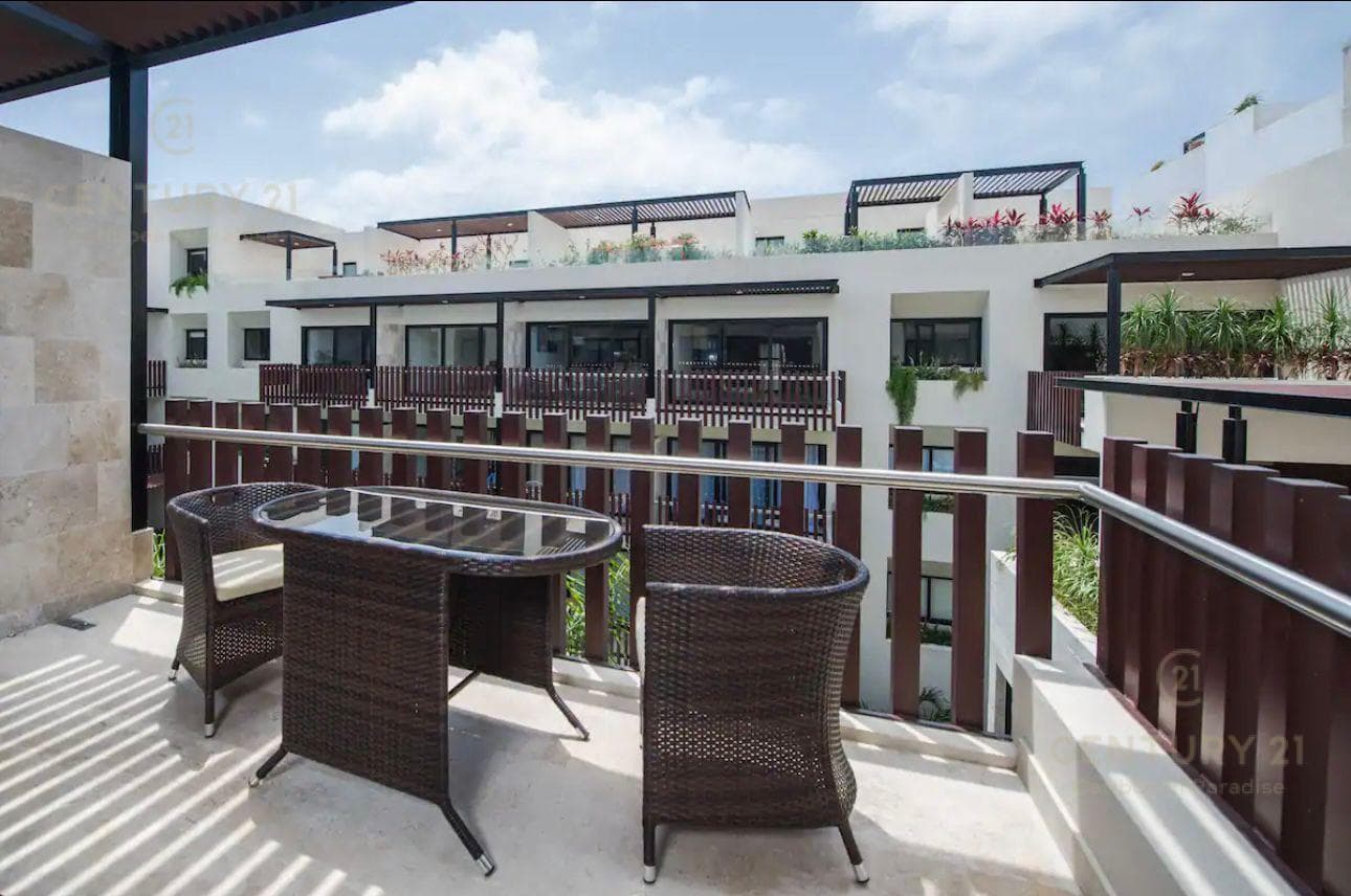 Beautiful, Fully Furnished 1-Bedroom Penthouse for Sale in a Prime Location in Playa del Carmen P418