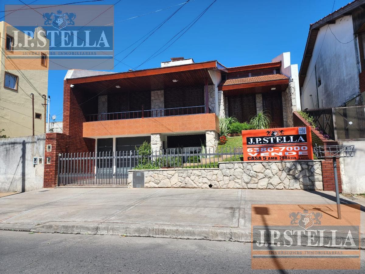 PH tipo Casa 5 Amb. al frente c/ Cochera 3 autos - San Justo
