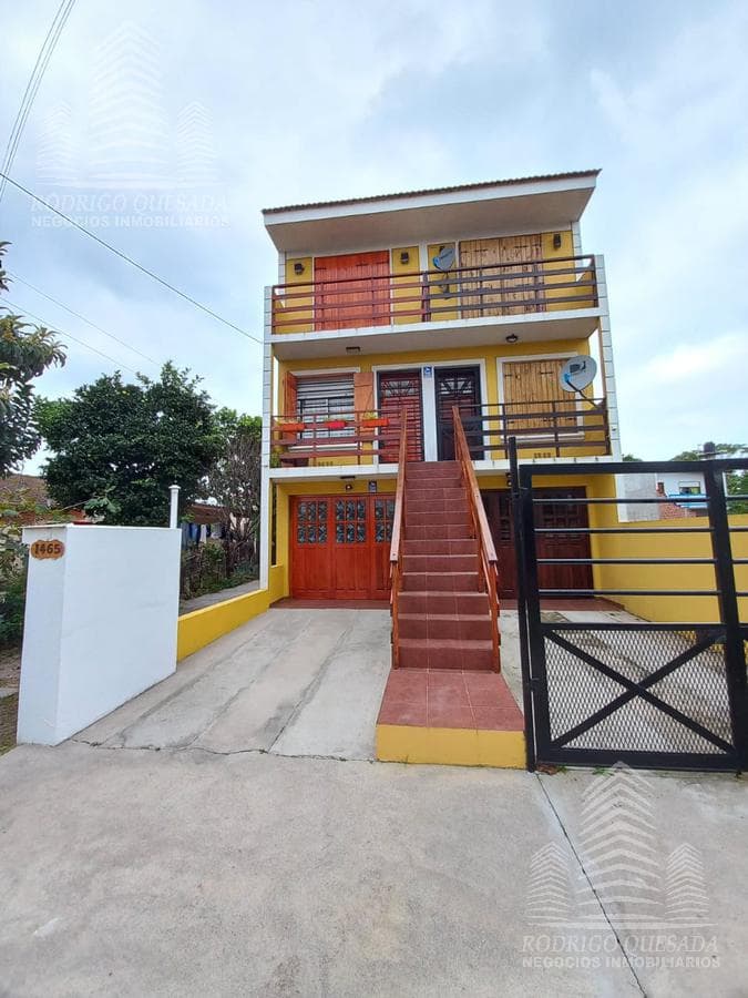 A triplex in excellent condition!!
