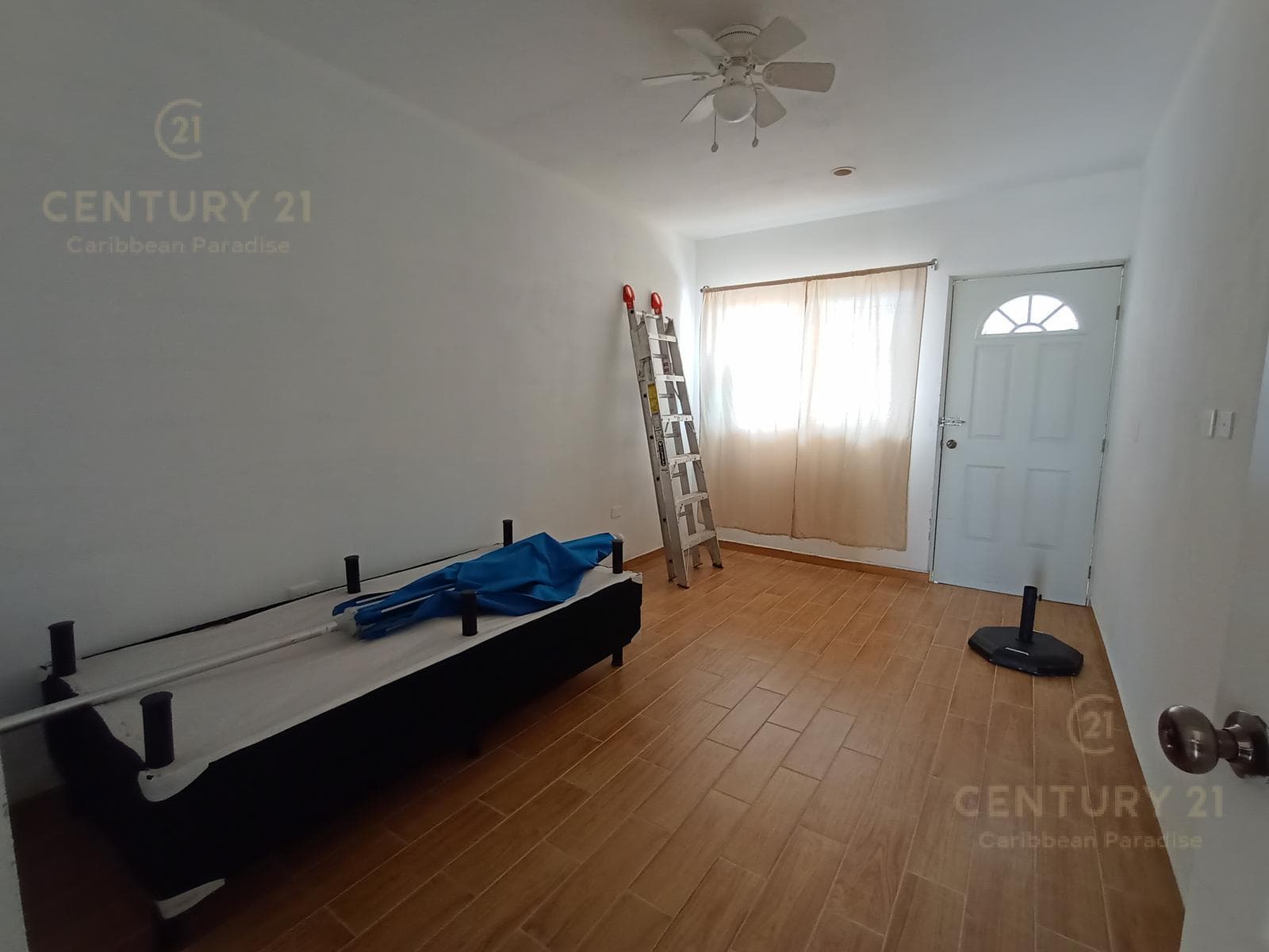 Spacious 6-Bedroom Tuscan-Style House on Chemuyil Avenue, Playa del Carmen P4117