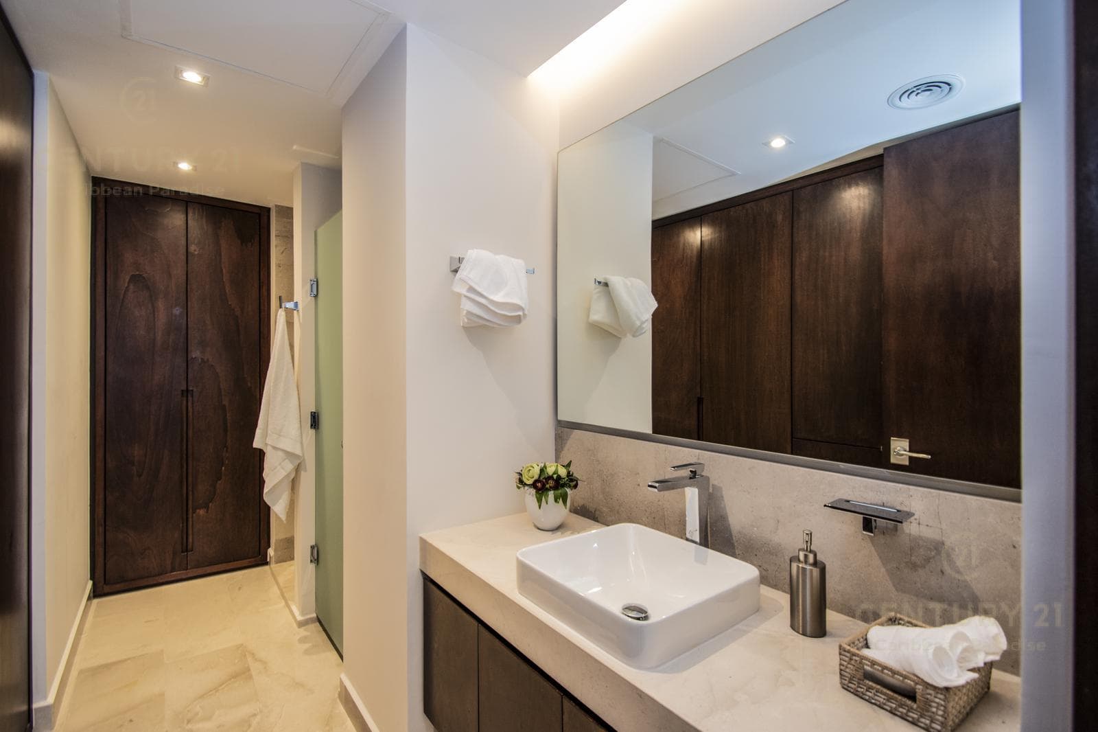 Luxury Condo for Sale in Puerto Cancún C3781