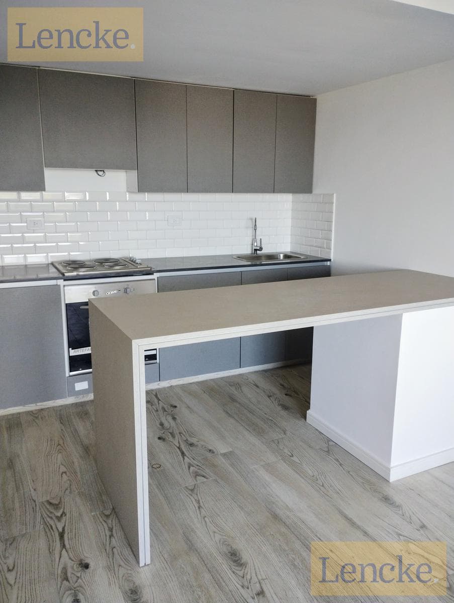 Lencke is selling - Excellent 2-room apartment with en suite bathroom, balcony/grill, building with pool, gym, and 24-hour security