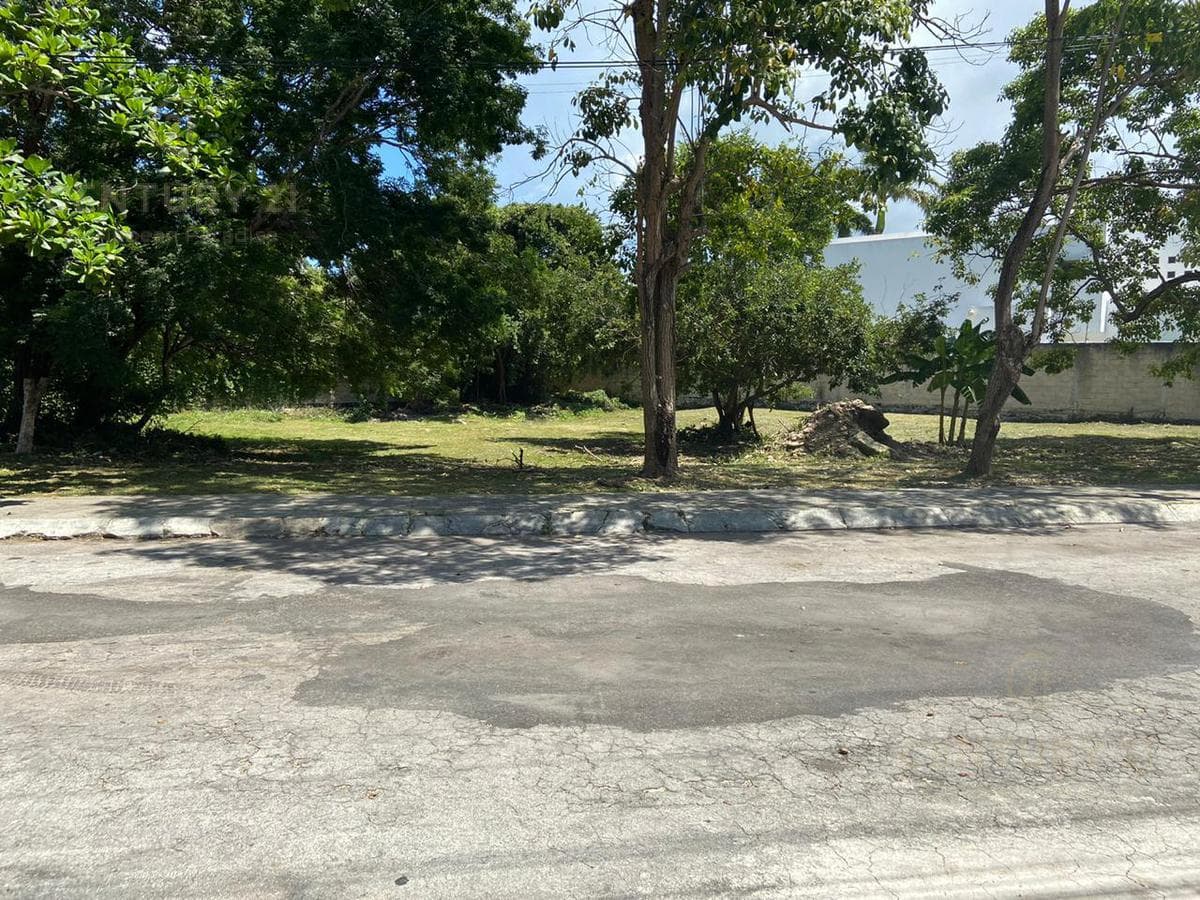 Land for sale in Resd. Campestre: 1,113 m² corner lot, Sm 309, mz 4, lt 14, Paseos del Sol, C2887