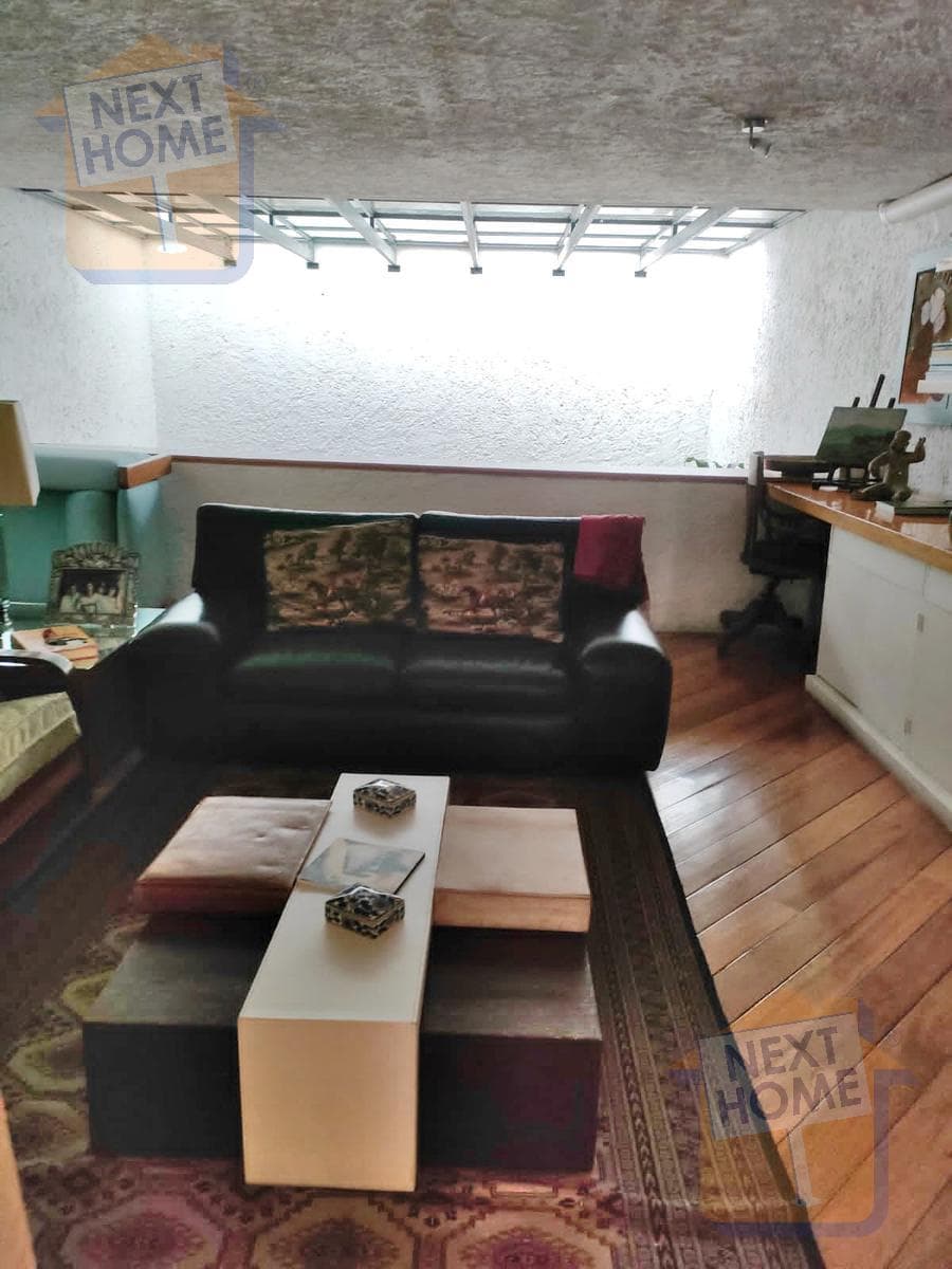 HOUSE FOR SALE ON HEROES OF THE REVOLUTION STREET