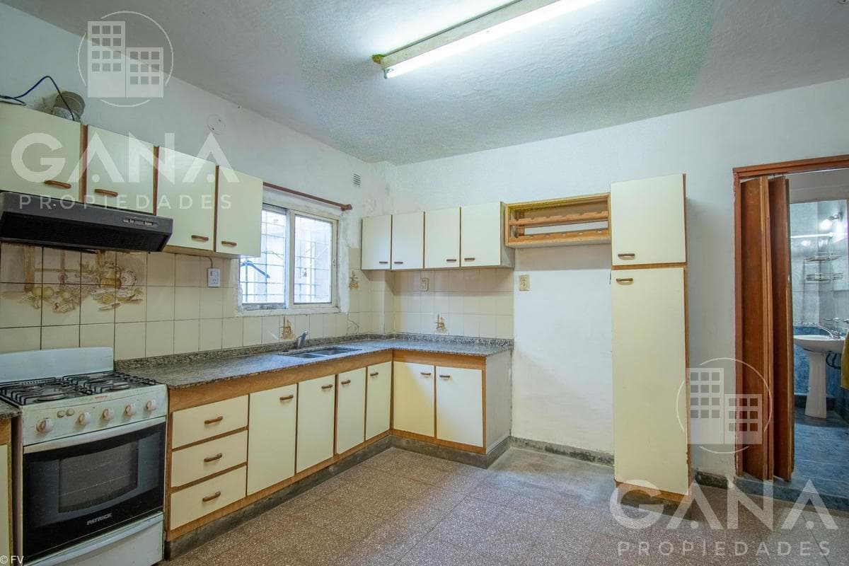House for sale in Arroyito, Rosario: 2 bedrooms, garage, barbecue area; QUALIFIES FOR A MORTGAGE