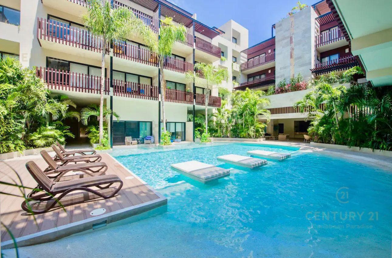 Beautiful, Fully Furnished 1-Bedroom Penthouse for Sale in a Prime Location in Playa del Carmen P418