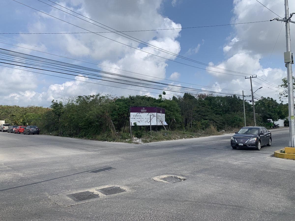 Land for Sale Av. 135, South of Cancún, SM 518, Corner