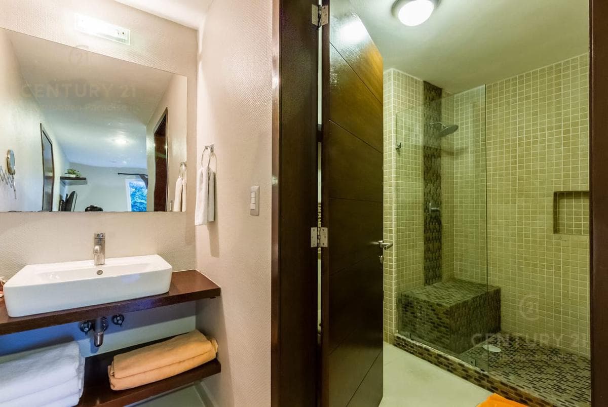 SE VENDE PENTHOUSE DE 3 RECAMARAS EN EL CENTRO AV 10 P2843