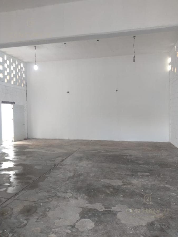 Bodega Comercial en Venta Sobre Avenida en Playa del Carmen | Con uso Mixto | P3303
