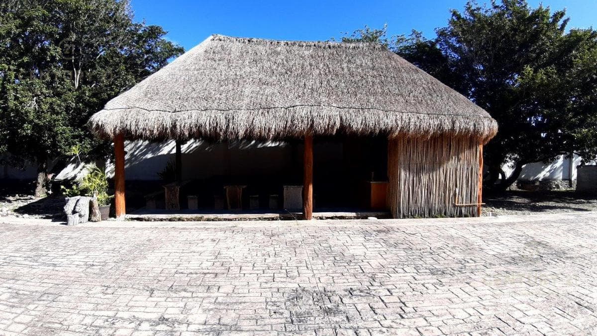 TERRENO CON 2 LOCALES/BODEGAS EN VENTA EN LA CARRETERA EN TULUM P3404