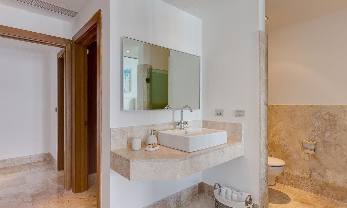 En Venta Departamento en Cancún con acceso a la playa C3085