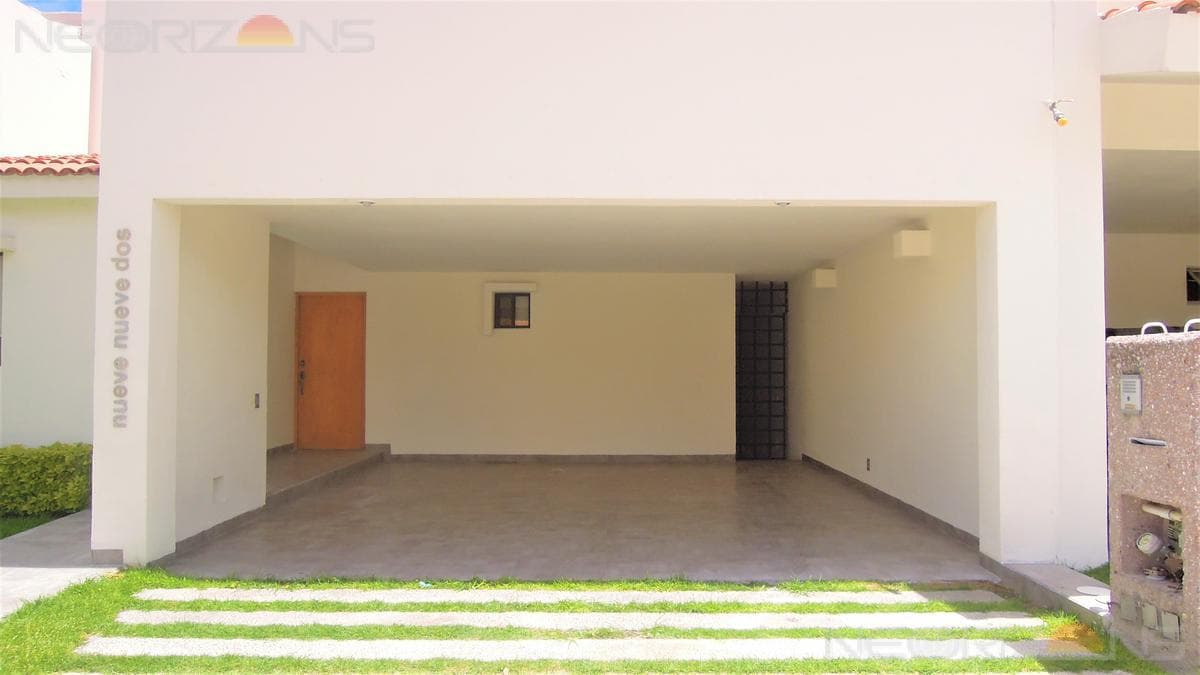 Elegant Residential Home for Rent in the Villantigua Subdivision, SLP