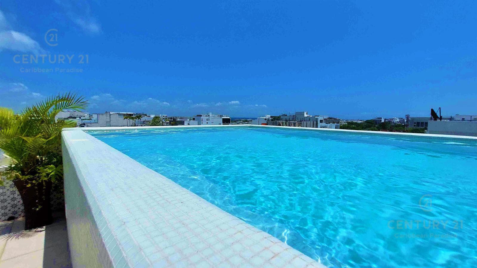 Estudio en venta listo para rentar a 1 cuadra de 5ta ave Playa del Carmen P4015