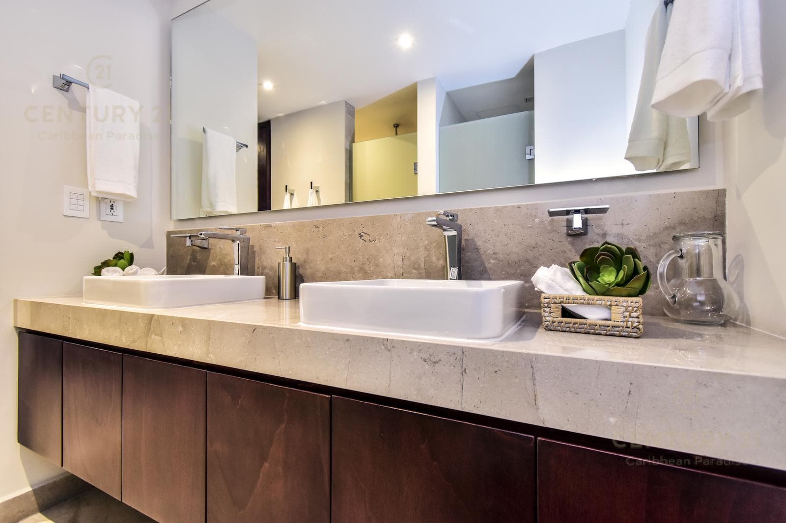 Luxury Condo for Sale in Puerto Cancún C3781
