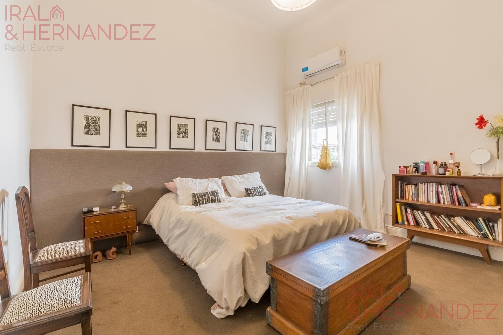 Stunning townhouse for sale in Nuñez with a terrace