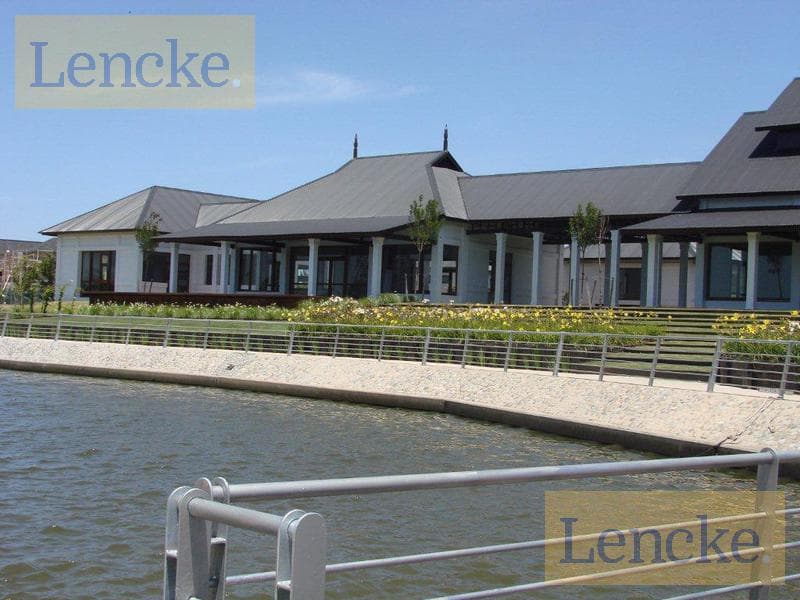 Lencke is selling - Very nice lot in Albanueva, with the possibility of a boat slip