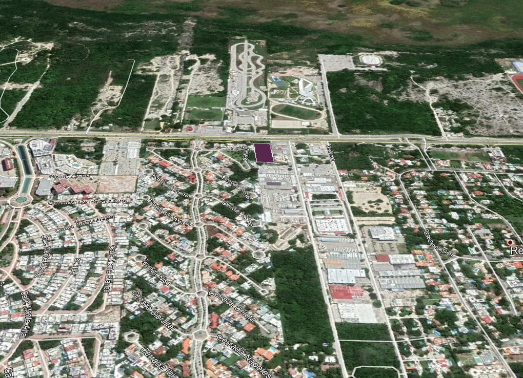 Land for Sale in Cancún, Boulevard Colosio, Lot 35