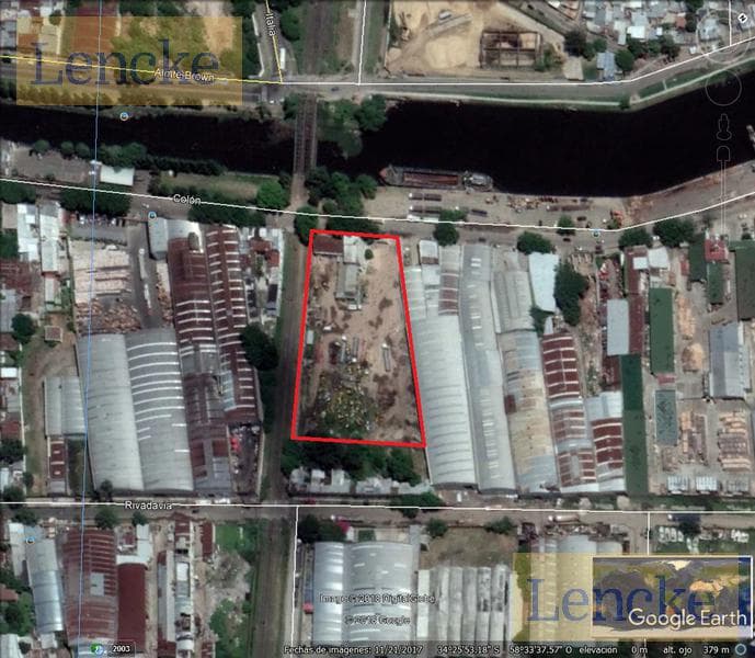 Large lot in an industrial area across from the San Fernando Canal, suitable for various uses, for sale