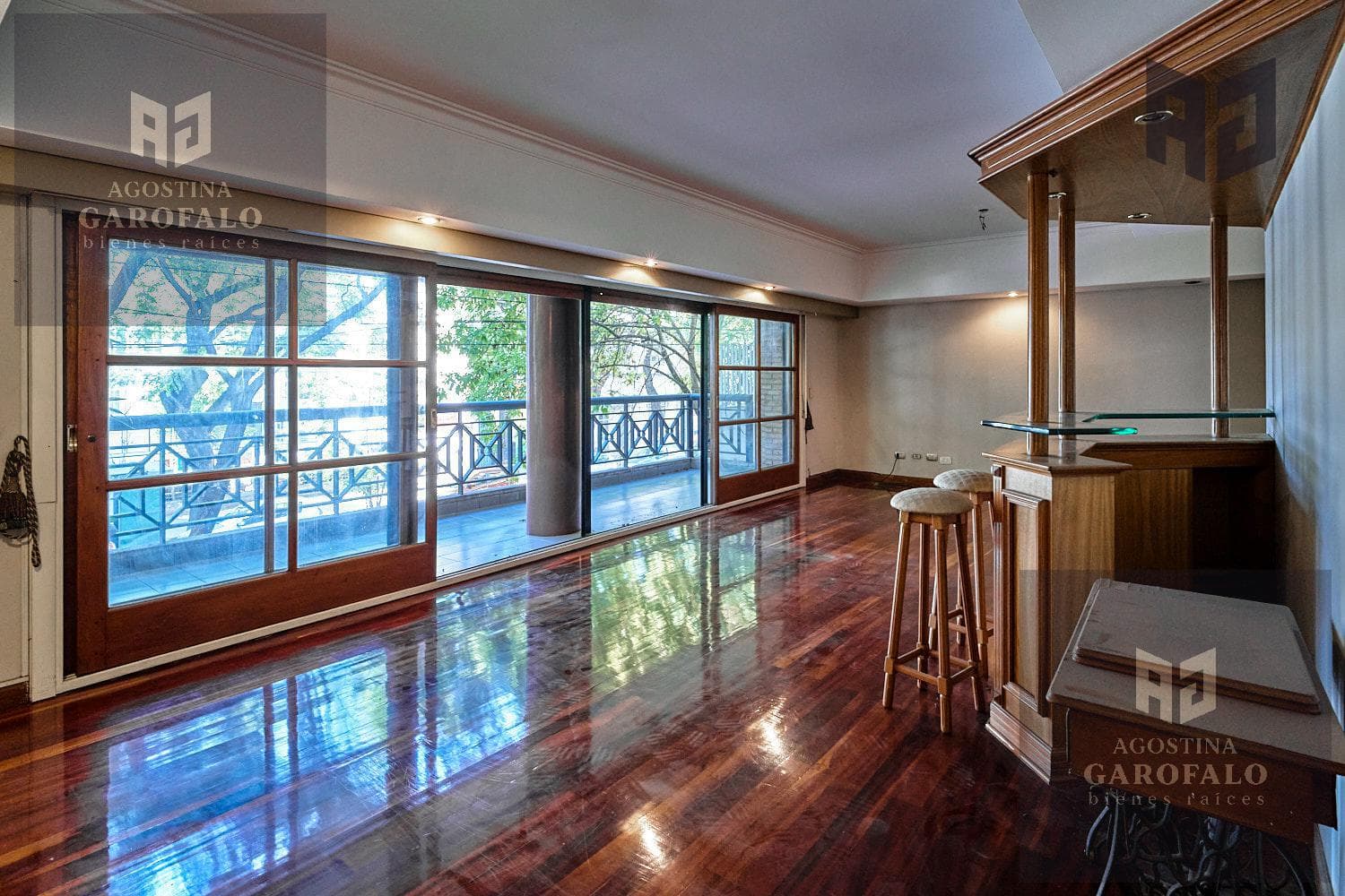 Spectacular apartment for sale: 5 rooms, 2 parking spaces, storage room, two balconies, and a patio in Caballito