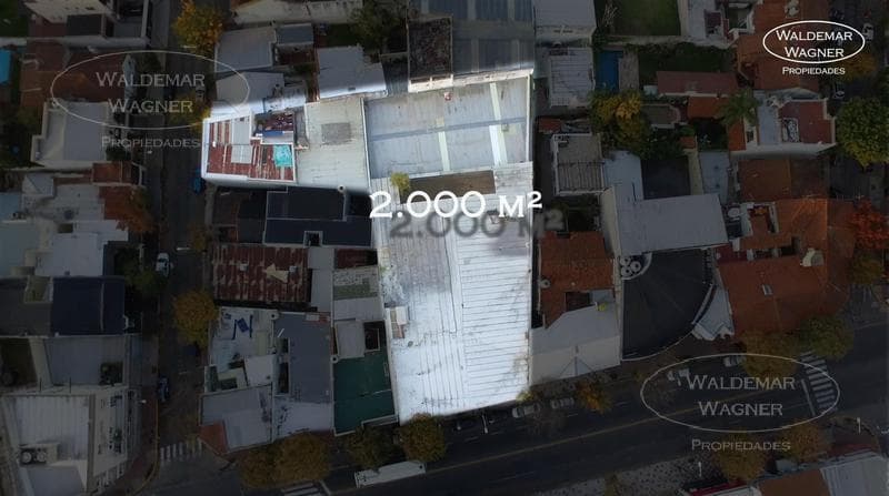 2,000 m² lot - Victoria