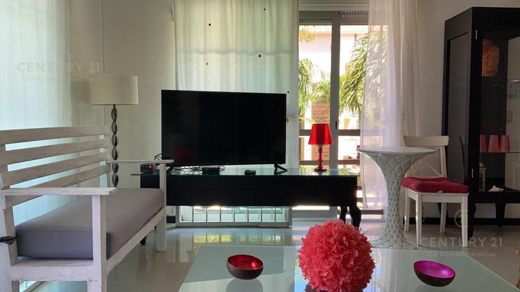 2-Bedroom Apartment for Sale with Pool | 2 Blocks from 5th Avenue | P2991